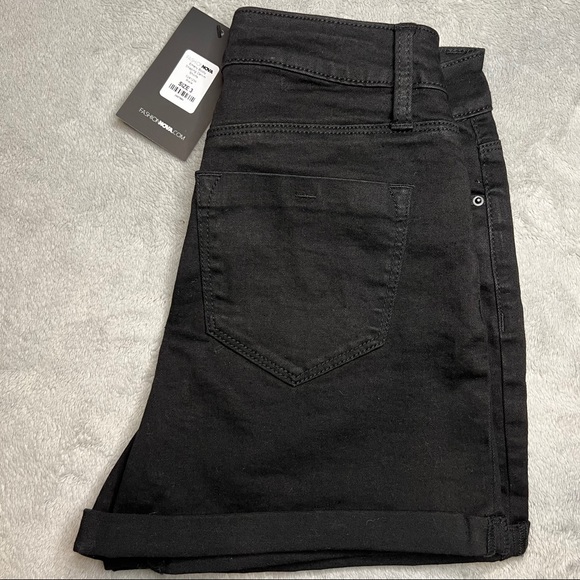 Fashion Nova - Booty Shaping Denim Shorts in Black - Picture 5 of 6